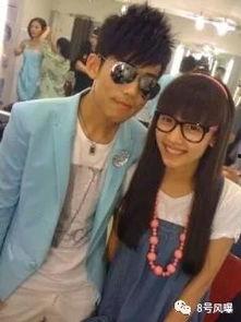 娱乐圈里两个男人吃瓜,是友情升温还是另有隐情?